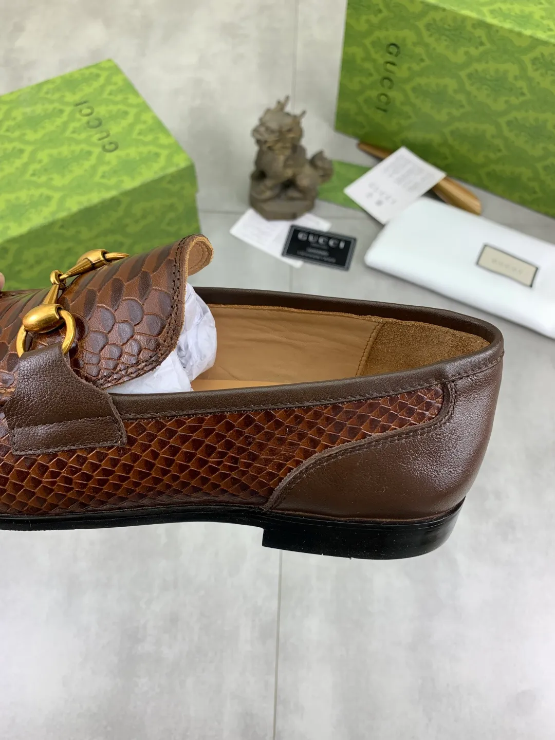Men's Men's Shoes💰P580💰【New Style】Water-dyed Niuli Gucci's most popular selection of lazy slip-on leather shoes (Gucci) official website latest Gucci lazy leather shoes, hot style 💥 simple and elegant style, exclusive for trendy men. Unique official website latest brand original double G embossing Elements 👑 Original Gucci decoration, fashionable and elegant, fabric original calfskin ✅ fully imported first-layer cowhide lining, official website designated wear-resistant, rubber business outsole, classic model taken at the counter in real life 🎬38-44 black brown optional